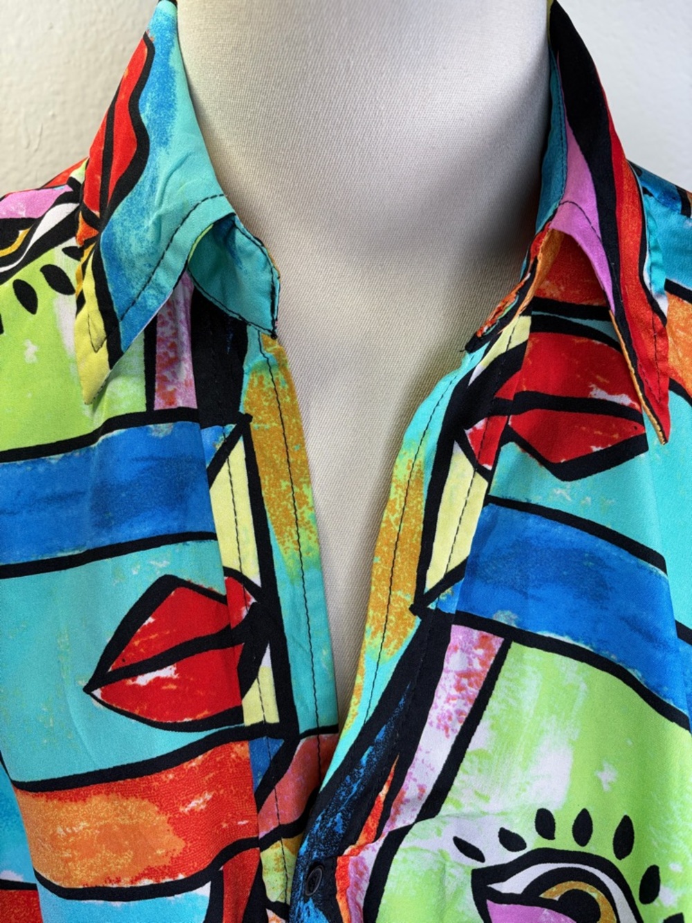 Live 4 Truth Abstract Print Cropped Blouse L/S Trendy Top - Size Medium - Picture 2 of 7